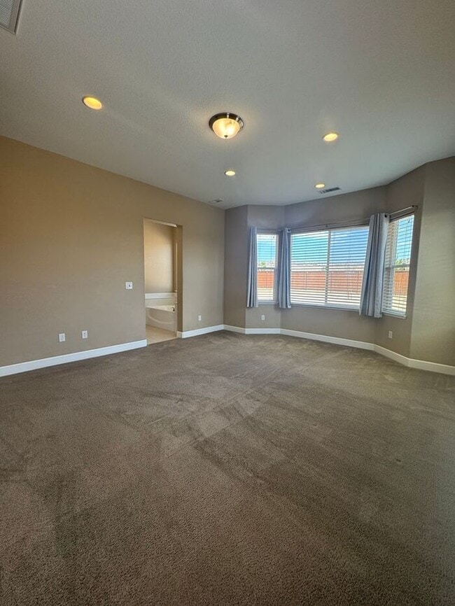 Building Photo - Beautiful Shadow Ridge Home in Spanish Spr...