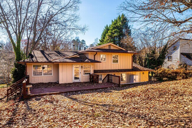 Building Photo - 1058 18th Ave NW