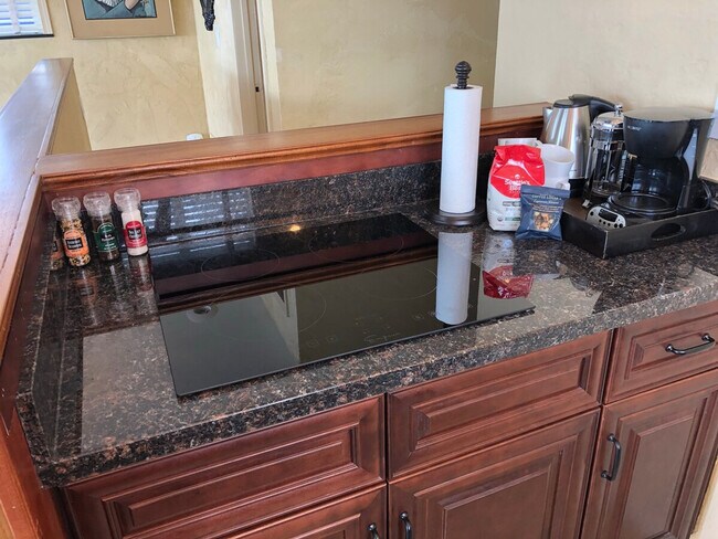 Building Photo - 4028 Beach Dr SW