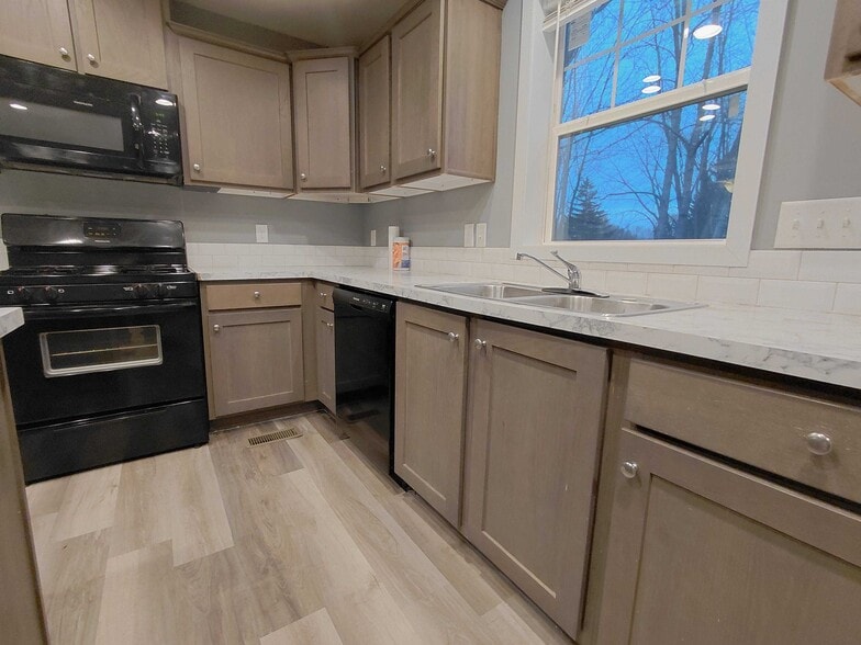 Building Photo - 2014 Gull Ln NW