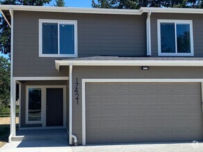 Building Photo - Beautiful 4-Bedroom, 2.5-Bath Townhouse-St...
