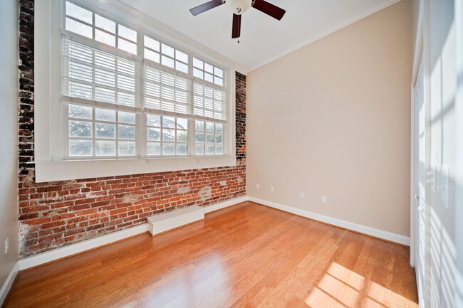 Building Photo - Charming 2-bedroom Condo- Old Shandon