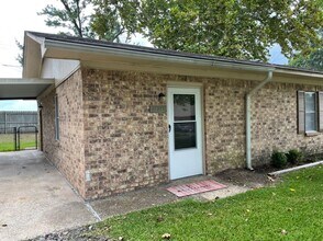 Building Photo - 2 Bedroom 1 Bath Duplex in West Tyler! Tour Today!