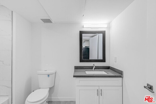 Building Photo - 1227 N Berendo St