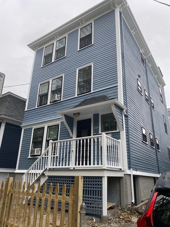 Building Photo - 204 Banks St