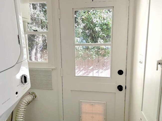 Building Photo - Olympic Duplex