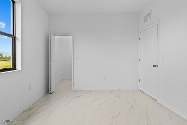 Building Photo - 933 Gleason St