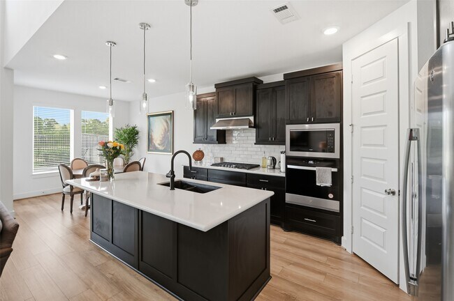 Building Photo - 8022 Hingham Ln