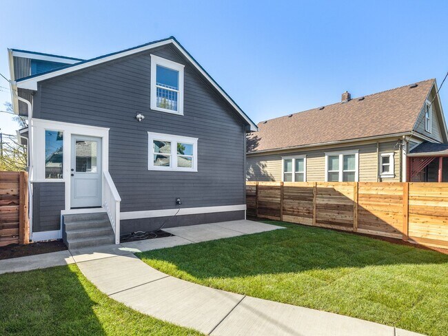 Building Photo - Gorgeous, updated 3-bdr Vernon bungalow w/...