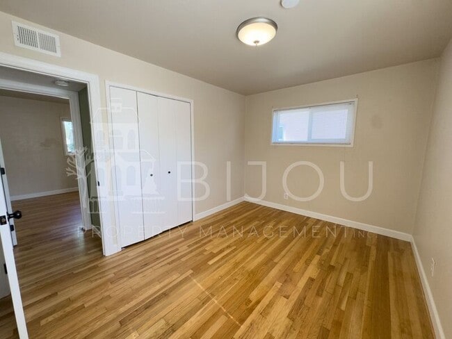 Building Photo - 2407 N Meade Ave