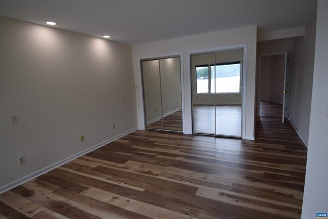 Building Photo - B3 Marina Point