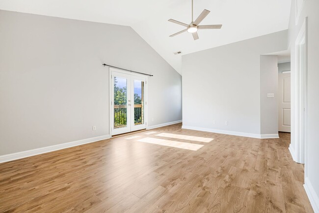 Building Photo - Newly Renovated 3-Bedroom Home with Modern Upgrades (6 or 12 Month Lease Options)
