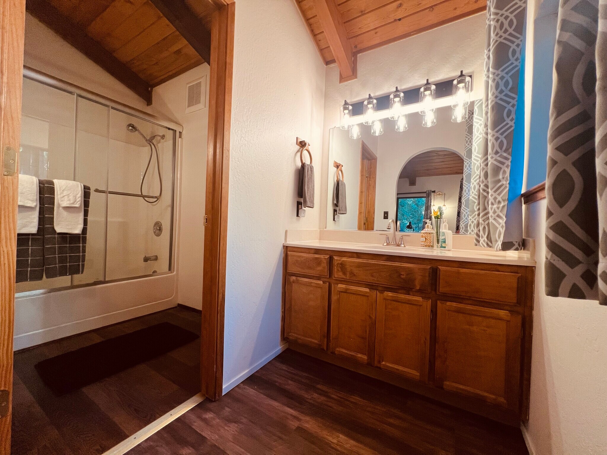 Building Photo - 1637 Rawhide Dr