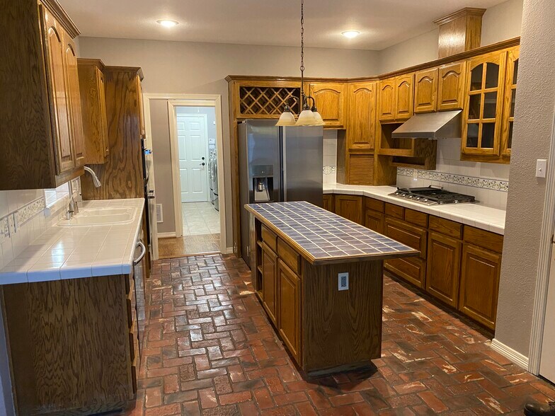 Building Photo - 1541 Valley Creek Rd