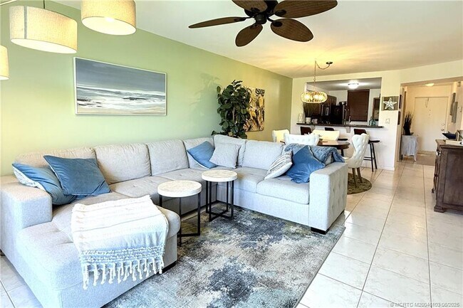 Building Photo - 9940 S Ocean Dr