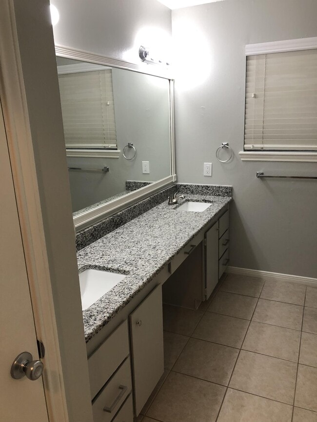 Building Photo - 2401 Sycamore Ave