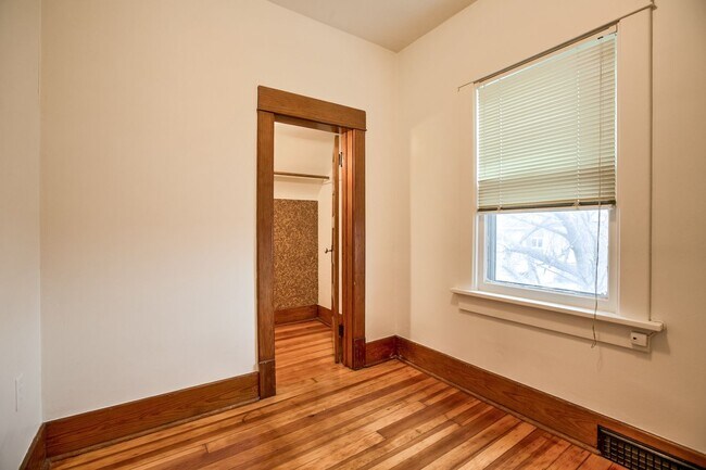 Building Photo - 1327 S 13th St