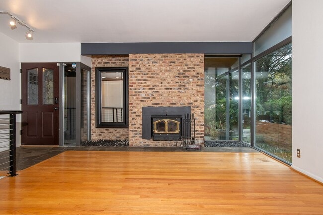 Building Photo - Magnolia 4 bedroom, 3 bathroom