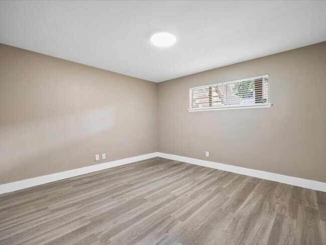Guest Bedroom - 2303 East Side Dr