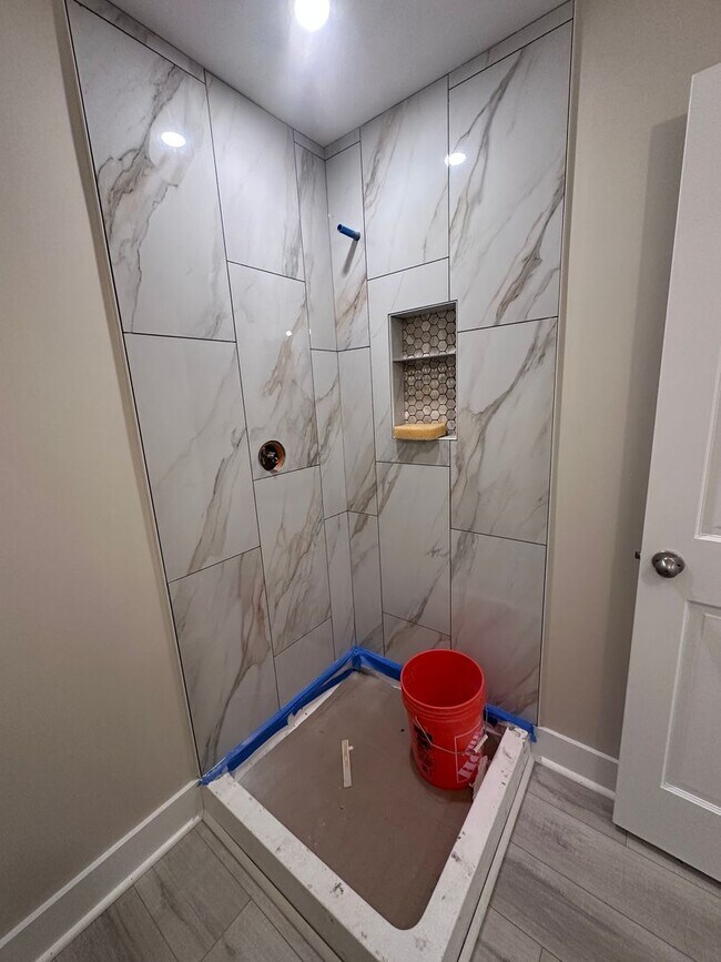 Building Photo - 824 E High St