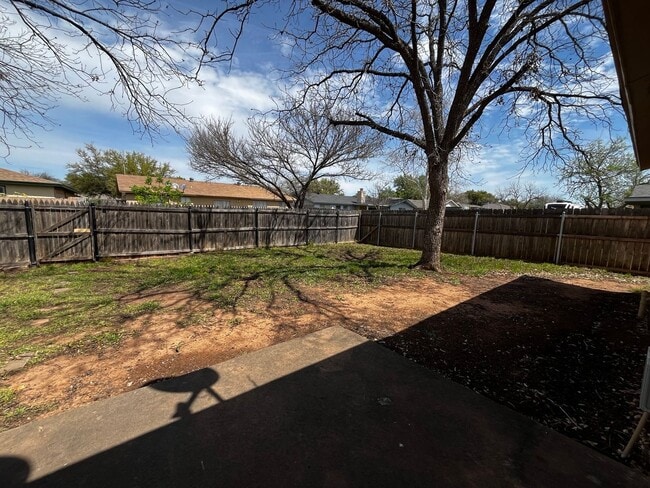 Building Photo - Nice 3 bedroom, 2 bath Home in College Hills West Available SOON!