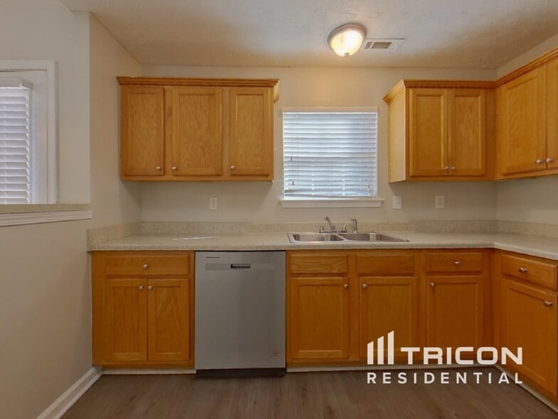 Building Photo - 9765 Moss Pointe Path