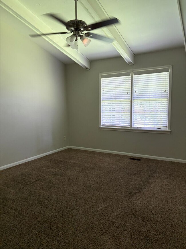 Building Photo - Move-In Ready 4BR/3BA Home with Spacious Layout & Large Yard