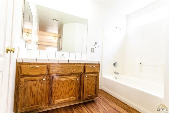 Building Photo - Charming 4 Bedroom Home in Southwest!