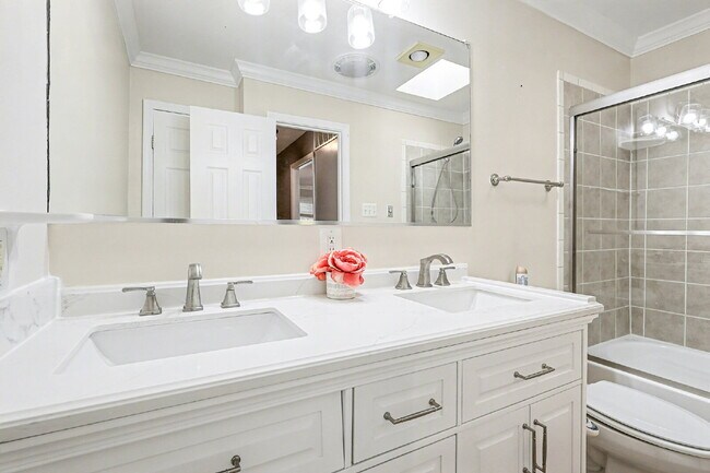 Building Photo - Welcome Home!!