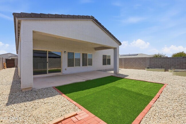 Building Photo - 1692 W Aztec Dr