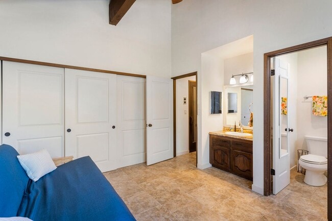 Building Photo - Completely Remodeled 3 Bed/3 Bath with Exp...
