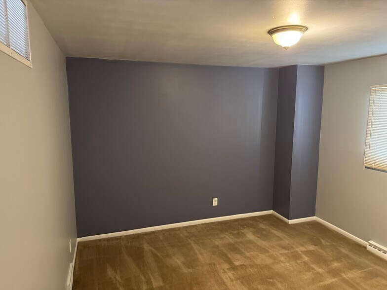 Building Photo - 10 Main St