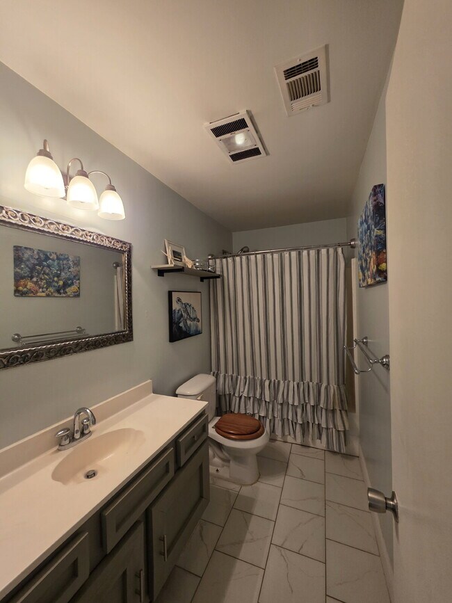 Building Photo - Darling home ready for you!