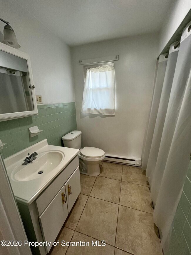 Building Photo - 612 Oak St