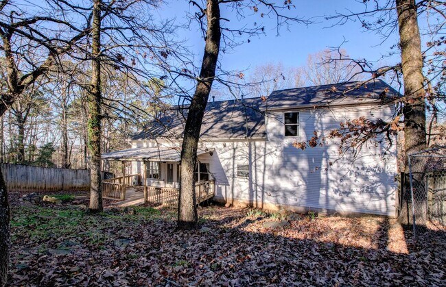 Building Photo - 3 Rocky Top Cove