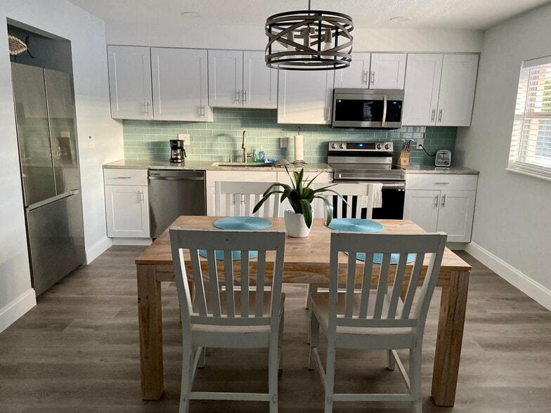 Primary Photo - 299 E Central Blvd