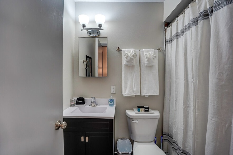 Building Photo - 407 S 94th Pl