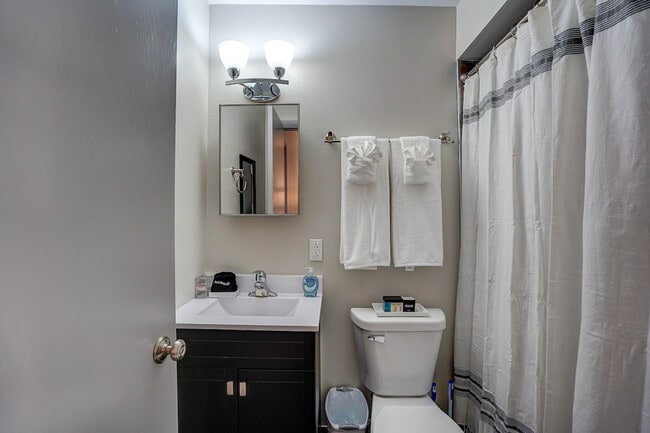 Building Photo - 407 S 94th Pl