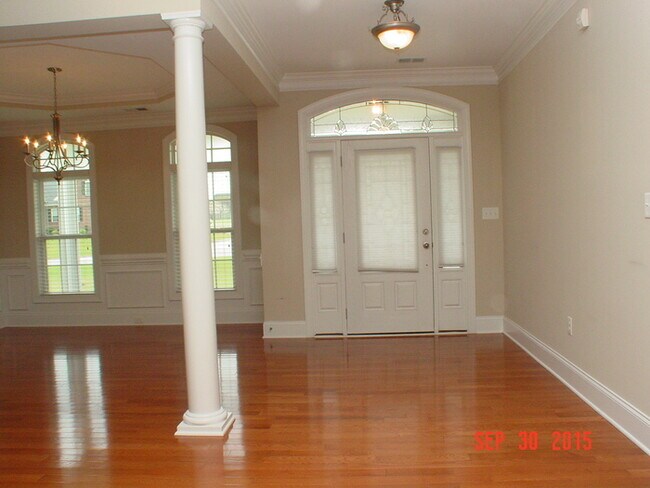 Building Photo - 124 Hurdle Ln