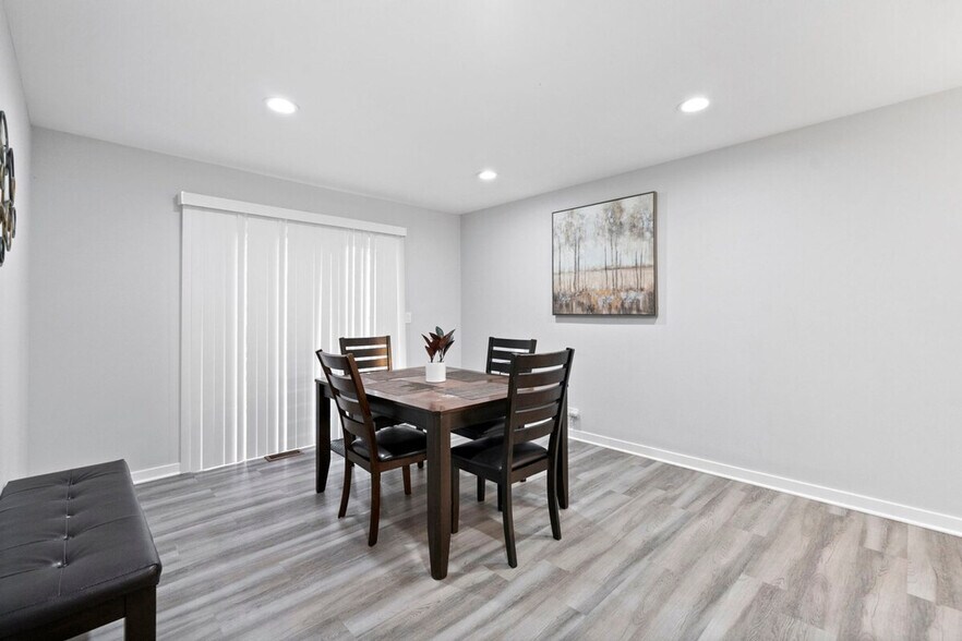 Building Photo - 334 W Central Ave