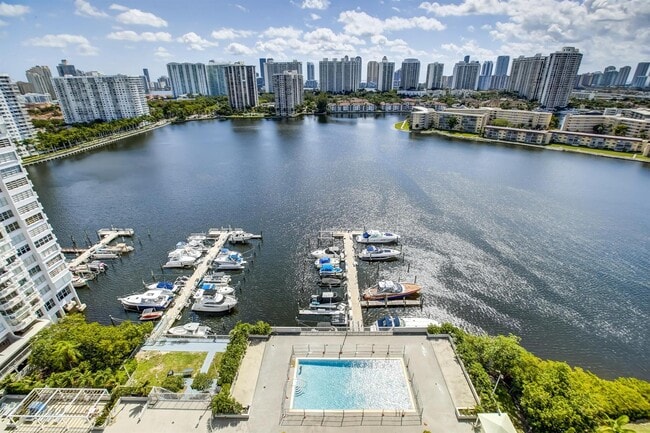 Building Photo - 18041 Biscayne Blvd