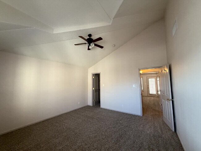 Building Photo - 317 Zenith Dr