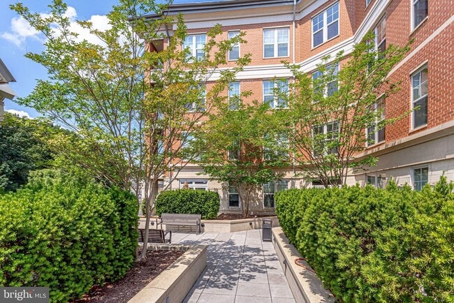 Building Photo - 11760 Sunrise Valley Dr