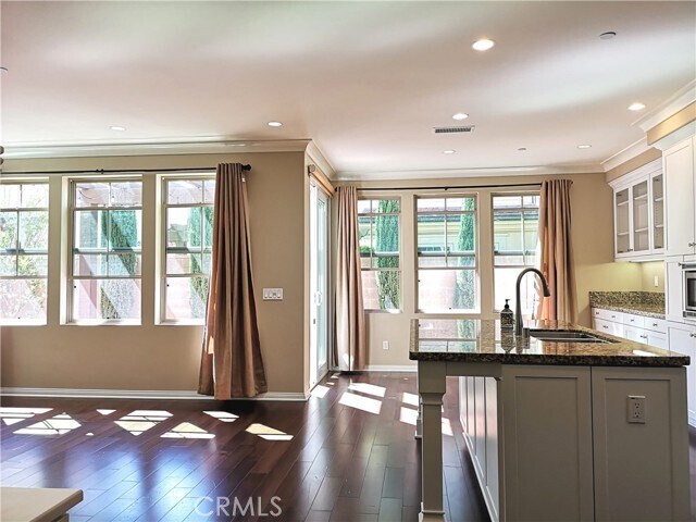 Building Photo - 106 Pendant