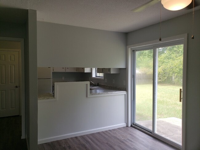 Building Photo - House for Rent