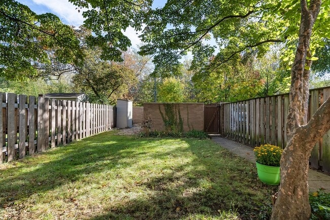 Building Photo - 5647 S Harper Ave