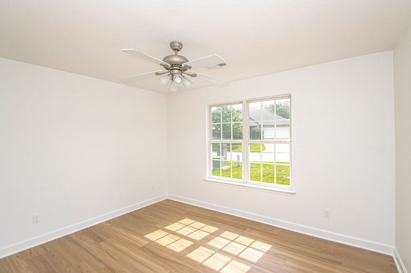 Building Photo - 315 Autumn Dr