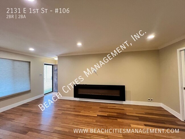 Building Photo - Condo located One Block from the Beach wit...