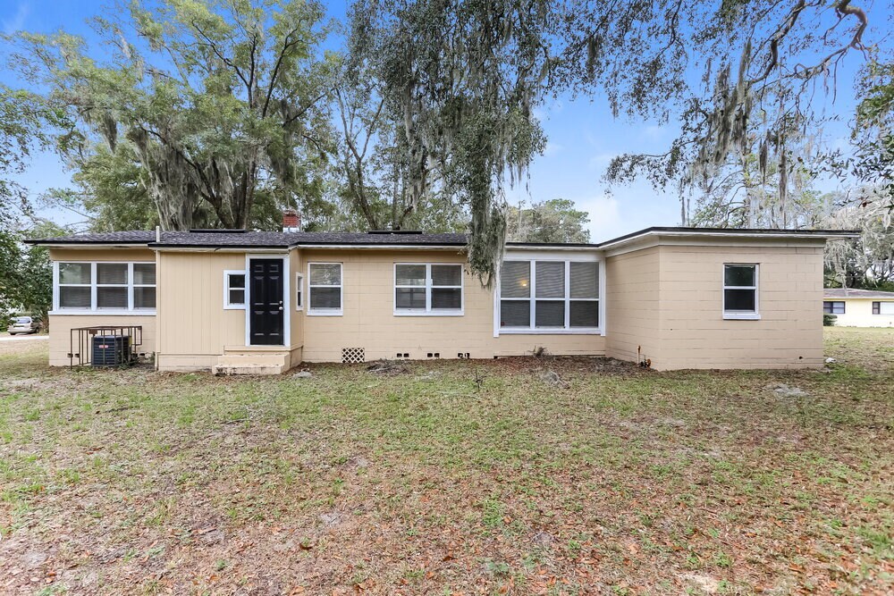 Building Photo - 7812 Denham Rd E
