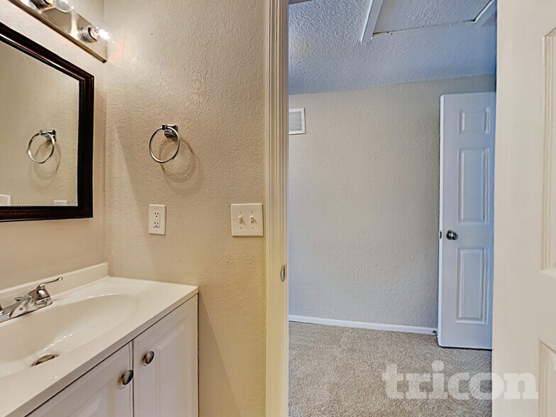 Building Photo - 10294 129th Terrace N